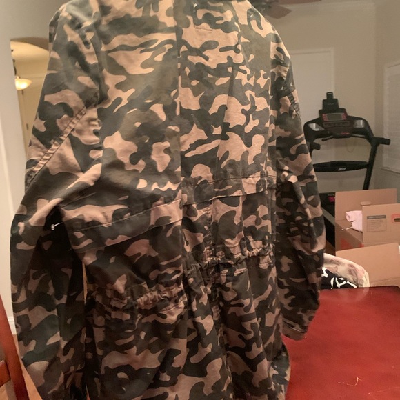 Kensie XL Camo Jacket. - Picture 3 of 7
